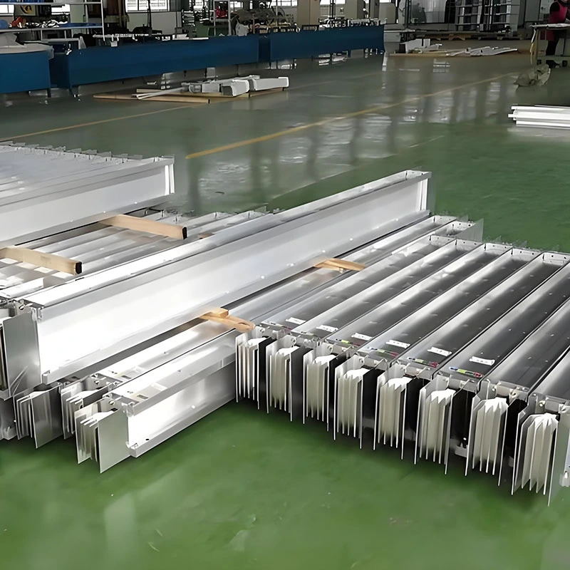 Busway Tertutup Arus Sedang